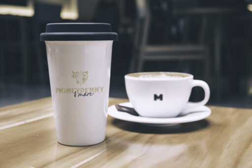 Branding kaffekop og to-go kop for Moneypenny & More af A FAIR AGENCY